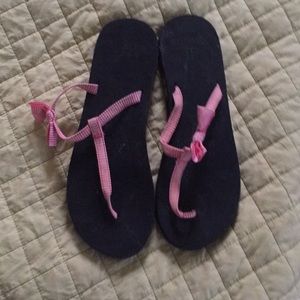 ☔️3 for $10 ☔️ Hollister flip flops sz. 7